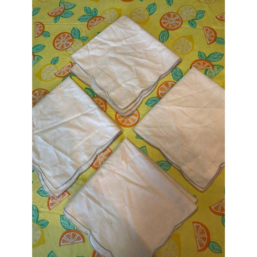 Unbranded Cloth Napkins Unisex OS Cream Floral Embroidered‎ Scalloped Set of 4